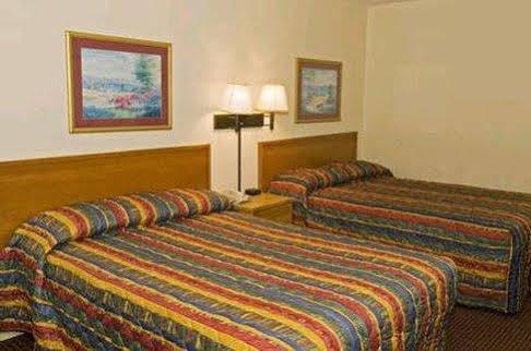 Mid-Town Inn Кларксвилл Экстерьер фото