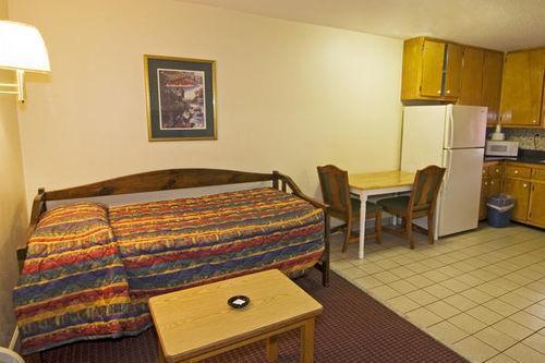 Mid-Town Inn Кларксвилл Экстерьер фото