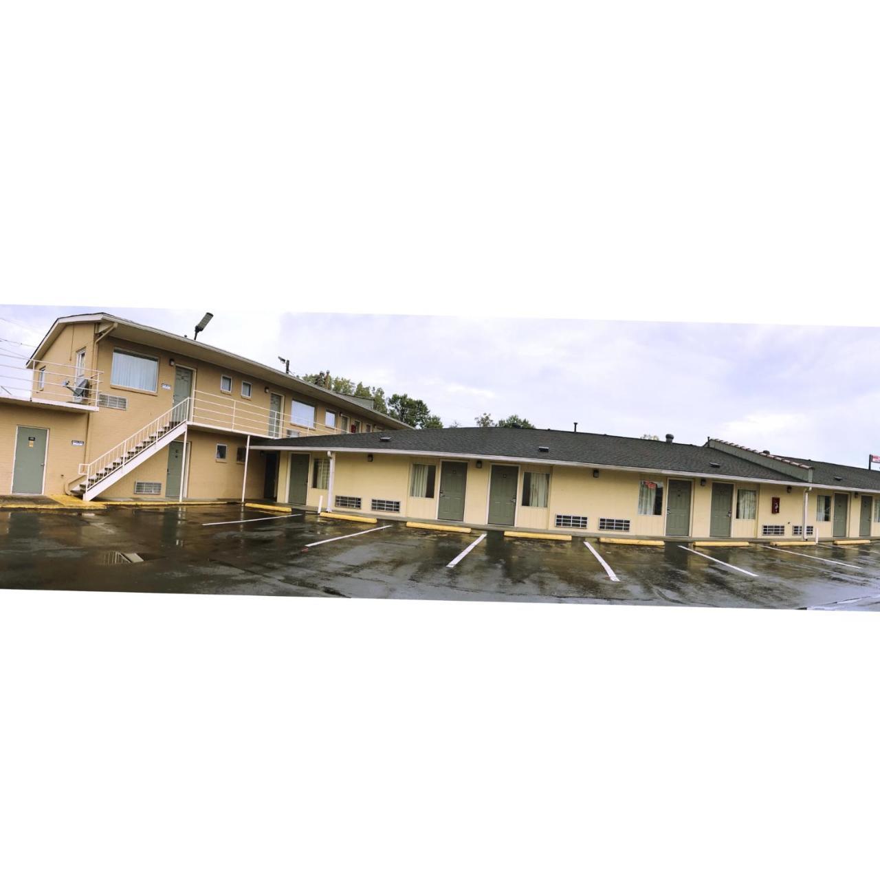 Mid-Town Inn Кларксвилл Экстерьер фото