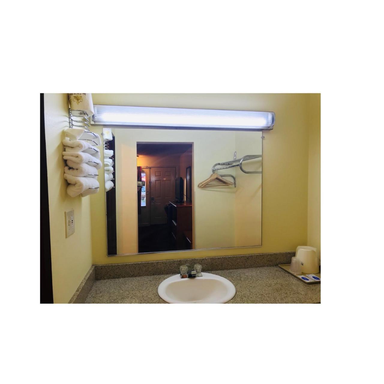 Mid-Town Inn Кларксвилл Экстерьер фото